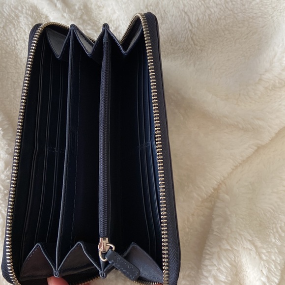 Coach - Picture 3 of 5